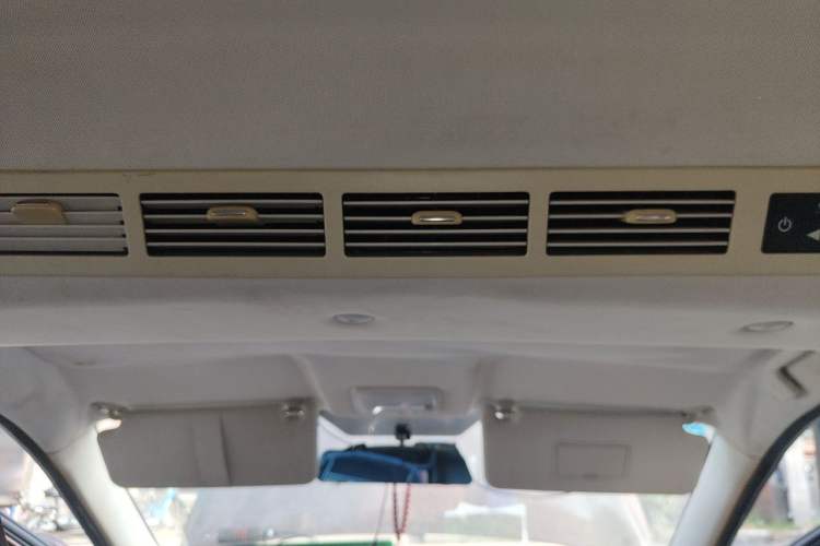 Used HYOSOW H2 2015 1.5L AMT Luxury Version BJ415C Headliner