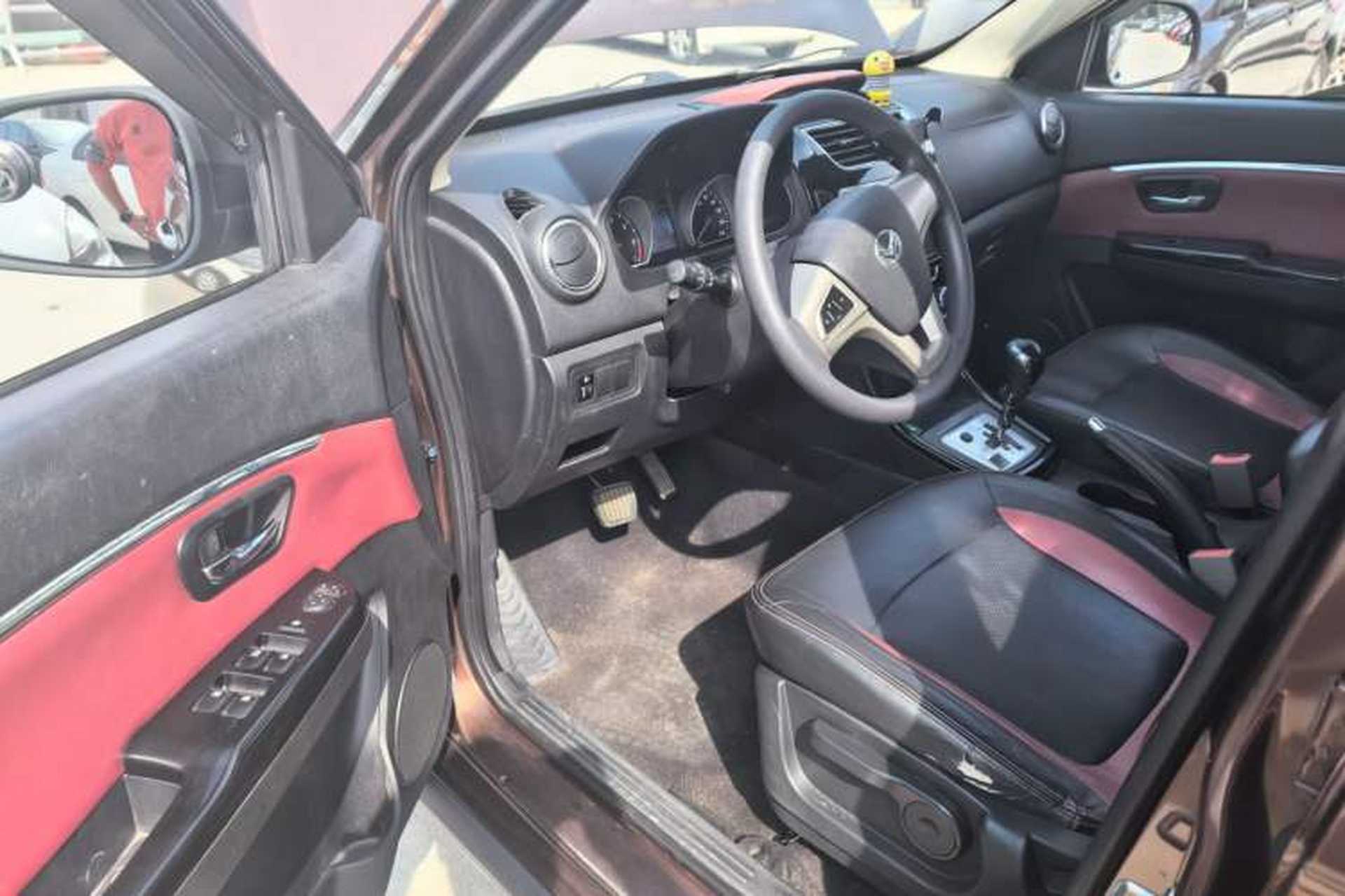 Used HYOSOW H2 2015 1.5L AMT Luxury Version BJ415C Interior 2