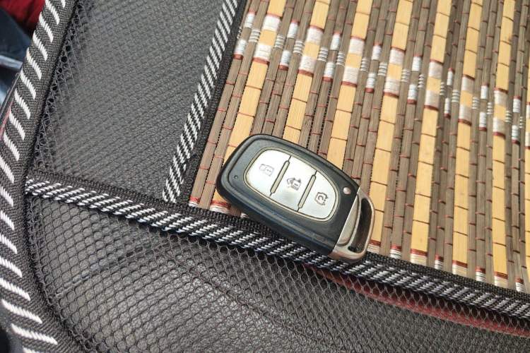 Used HYOSOW H2 2015 1.5L AMT Luxury Version BJ415C Vehicle Key