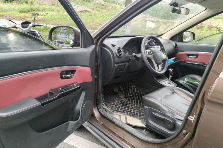 Used HYOSOW H2 2015 1.5L AMT Luxury Version BJ415C Driver Seat