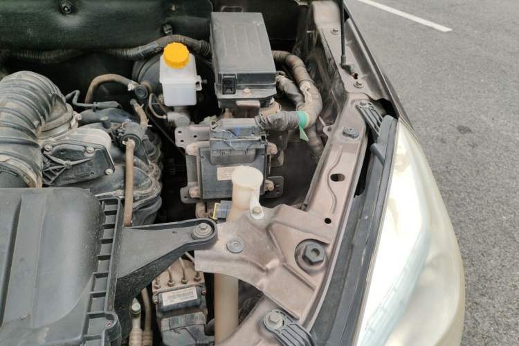 Used HYOSOW H2 2015 1.5L AMT Luxury Version BJ415C Engine Bay Left