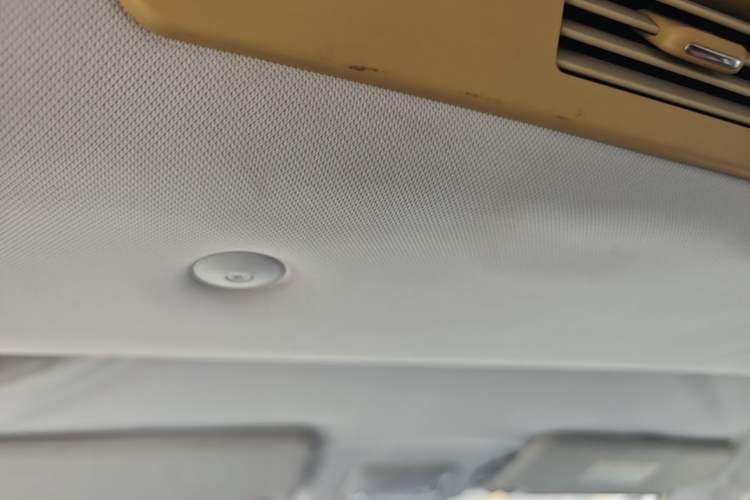 Used HYOSOW H2 2015 1.5L AMT Luxury Version BJ415C Headliner