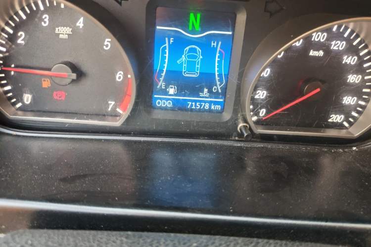 Used HYOSOW H2 2015 1.5L AMT Luxury Version BJ415C Odometer Close Up