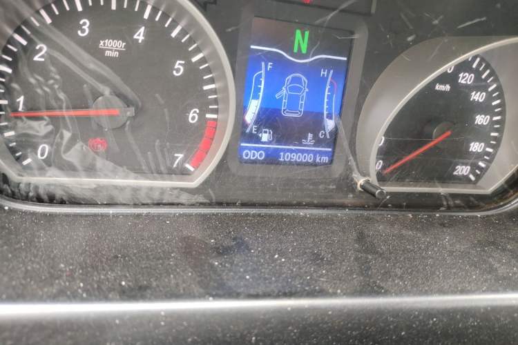 Used HYOSOW H2 2015 1.5L AMT Luxury Version BJ415C Odometer Close Up