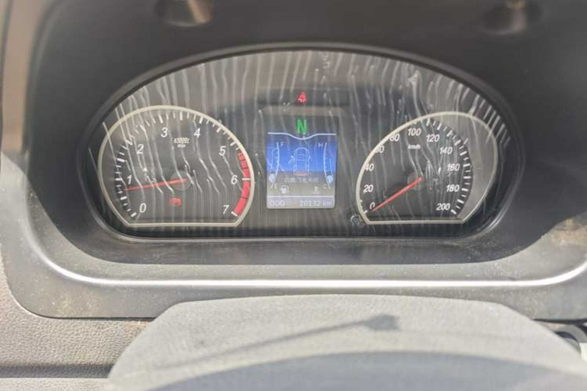 Used HYOSOW H2 2015 1.5L AMT Luxury Version BJ415C Odometer Close Up