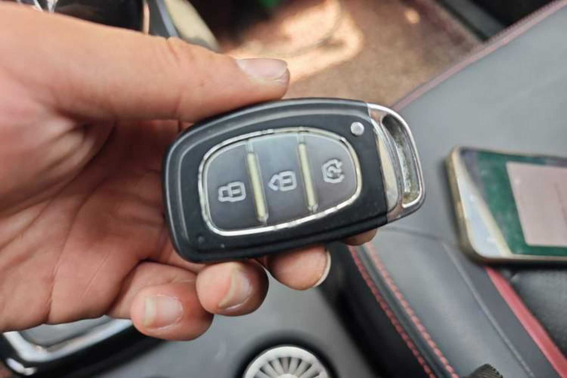 Used HYOSOW H2 2015 1.5L AMT Luxury Version BJ415C Vehicle Key