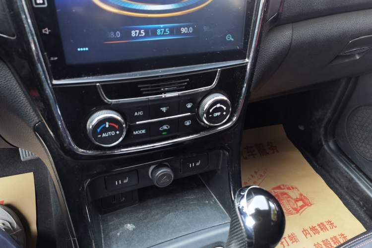 Used HYOSOW H2 2015 1.5L AMT Prestige Version BJ415C Audio And AC Panel