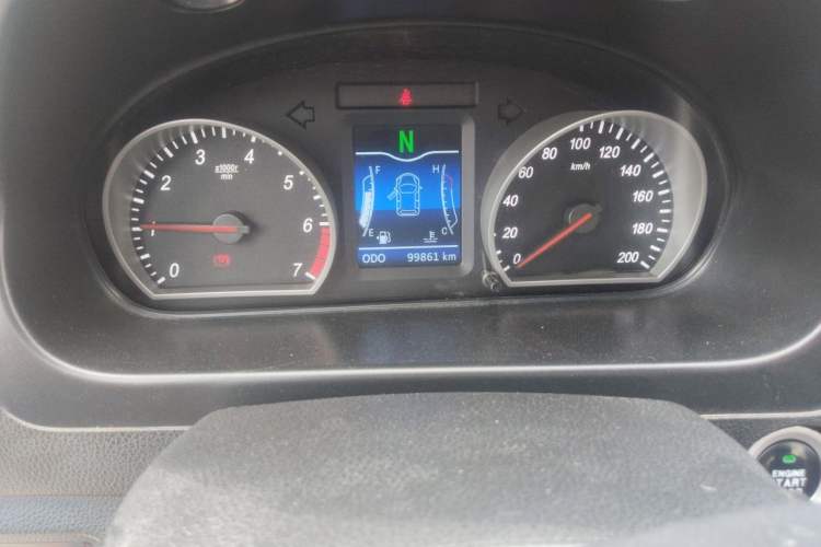 Used HYOSOW H2 2015 1.5L AMT Luxury Version BJ415C Odometer Close Up