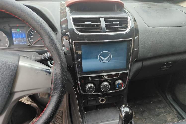 Used HYOSOW H2 2015 1.5L AMT Luxury Version BJ415C Audio And AC Panel