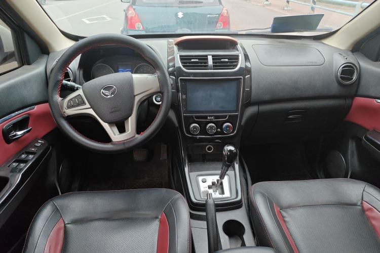 Used HYOSOW H2 2015 1.5L AMT Luxury Version BJ415C Center Console
