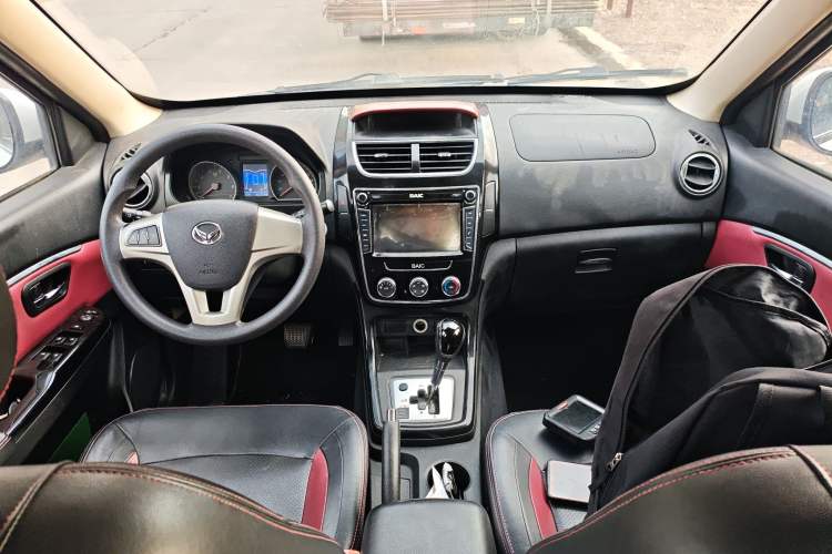 Used HYOSOW H2 2015 1.5L AMT Luxury Version BJ415C Center Console
