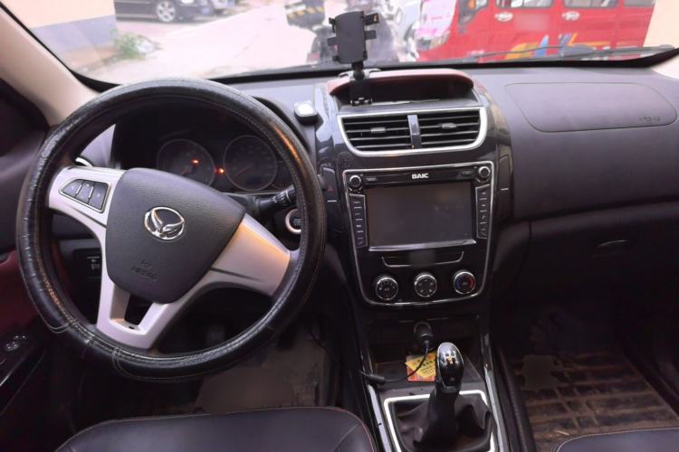 Used HYOSOW H2 2015 1.5L Manual Luxury Version BJ415C Center Console