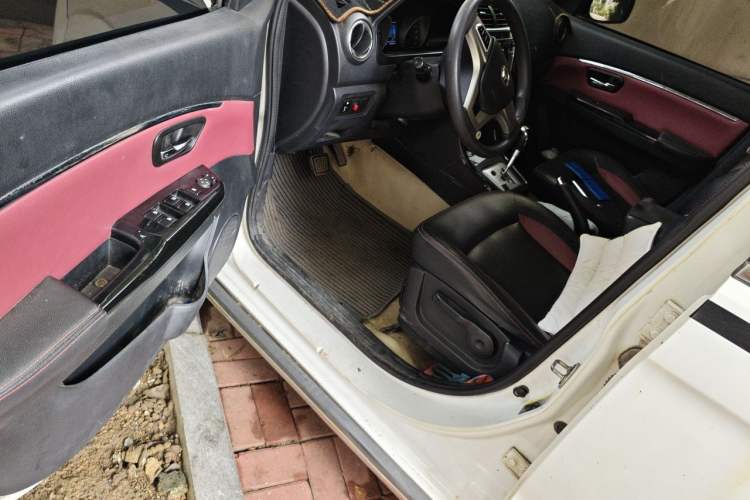 Used HYOSOW H2 2015 1.5L AMT Luxury Version BJ415C Driver Seat