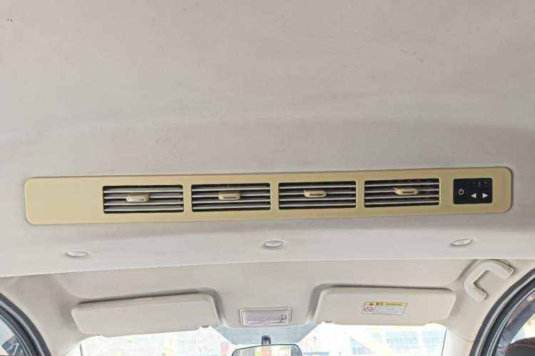 Used HYOSOW H2 2015 1.5L AMT Luxury Version BJ415C Headliner
