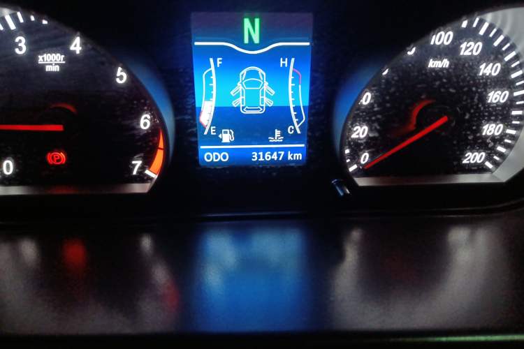Used HYOSOW H2 2015 1.5L AMT Comfort Version BJ415C Odometer Close Up