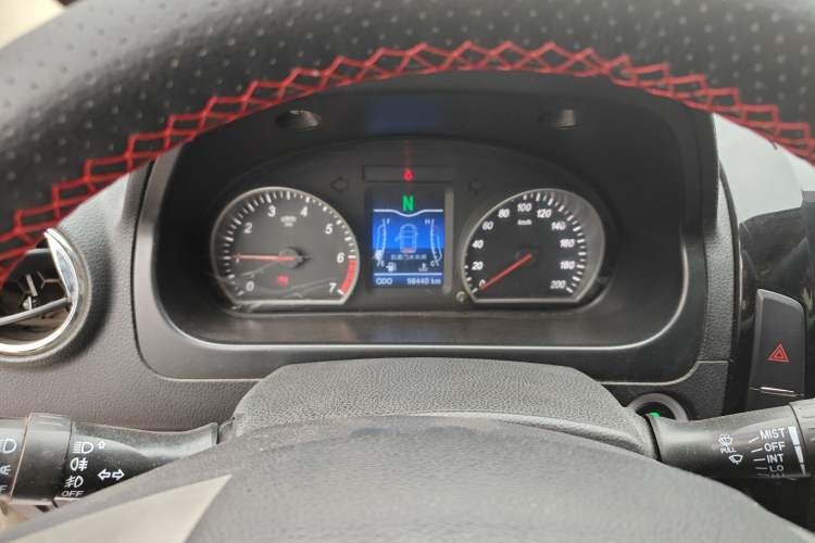 Used HYOSOW H2 2015 1.5L AMT Luxury Version BJ415C Odometer Close Up