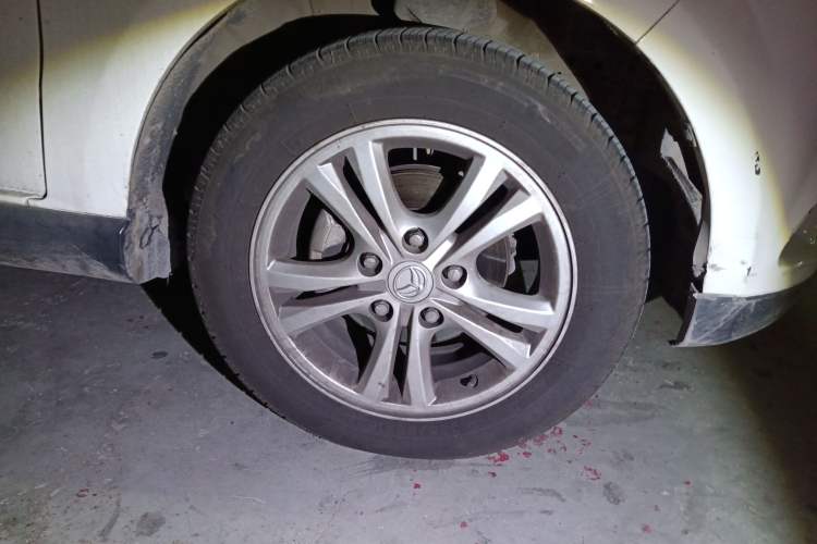 Used HYOSOW H2 2015 1.5L AMT Comfort Version BJ415C Right Front Wheel Hub