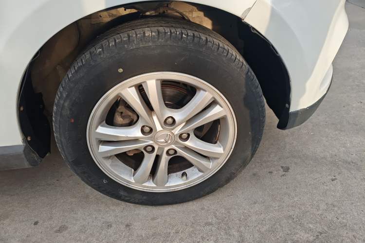 Used HYOSOW H2 2015 1.5L AMT Luxury Version BJ415C Right Front Wheel Hub