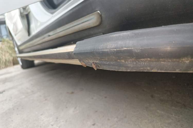 Used HYOSOW H2 2015 1.5L AMT Prestige Version BJ415C Right Side Sill
