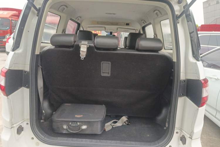 Used HYOSOW H2 2015 1.5L AMT Prestige Version BJ415C Trunk