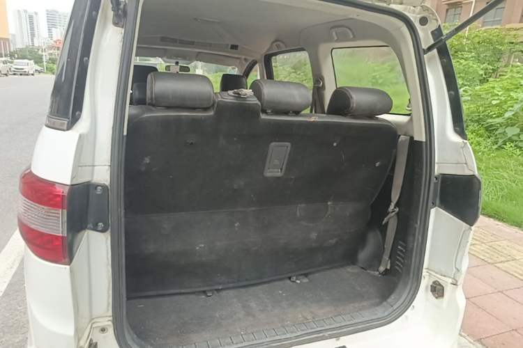 Used HYOSOW H2 2015 1.5L AMT Luxury Version BJ415C Trunk