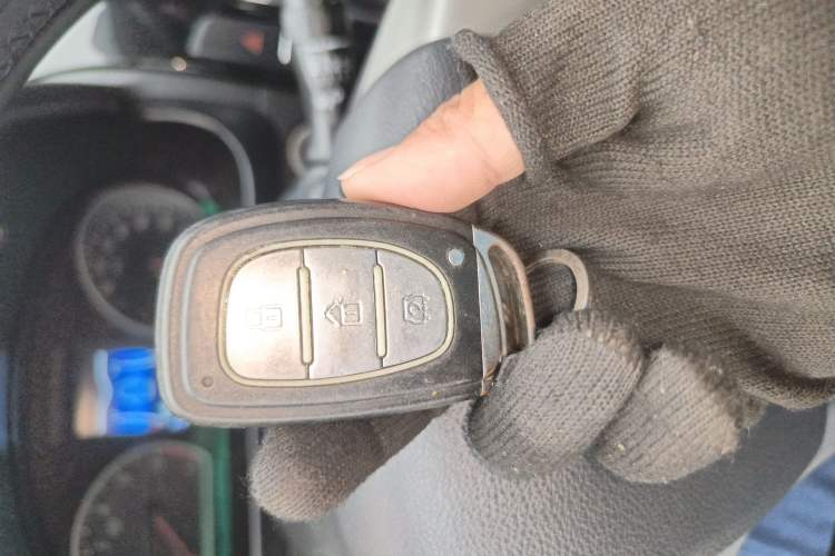 Used HYOSOW H2 2015 1.5L AMT Prestige Version BJ415C Vehicle Key