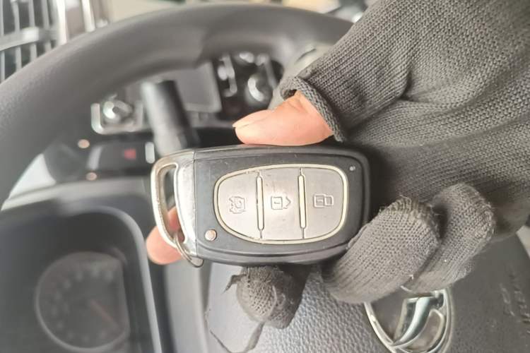 Used HYOSOW H2 2015 1.5L AMT Luxury Version BJ415C Vehicle Key