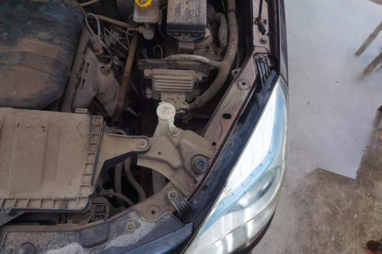 Used HYOSOW H2 2016 H2E 1.5L Classic Model BJ415A Engine Bay Left