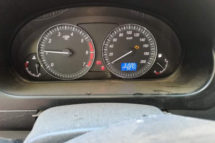 Used HYOSOW H2 2016 H2E 1.5L Elite Model BJ415B Odometer Close Up