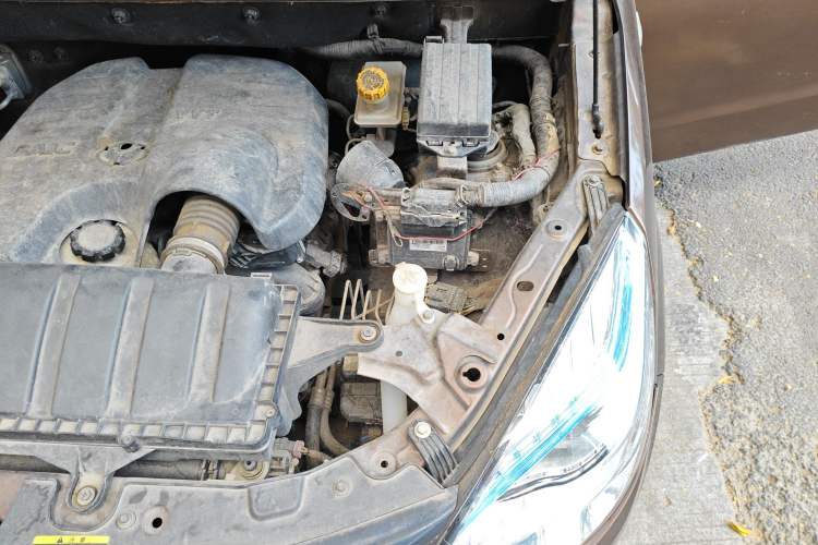 Used HYOSOW H2 2016 H2E 1.5L Fashion Model BJ415B Engine Bay Left