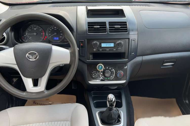 Used HYOSOW H2 2016 H2E 1.5L Fashion Model BJ415B Interior 3