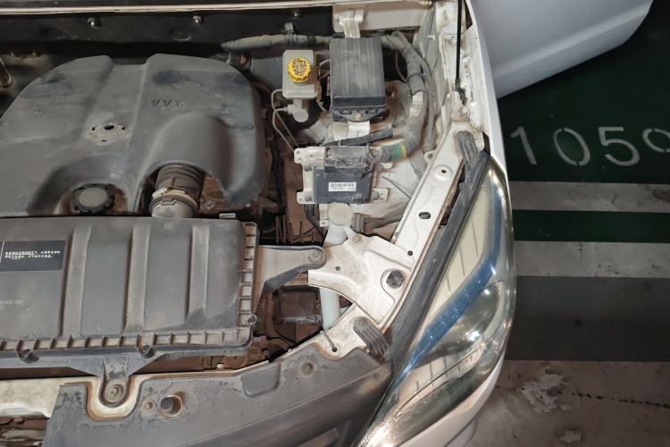 Used HYOSOW H2 2016 H2E 1.5L Fashion Model BJ415B Engine Bay Left