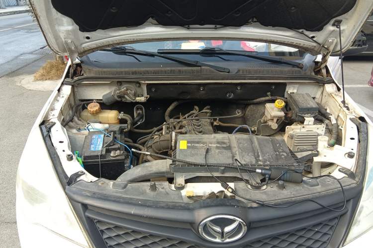 Used HYOSOW H2 2016 H2E 1.5L Fashion Model BJ415B Engine Bay