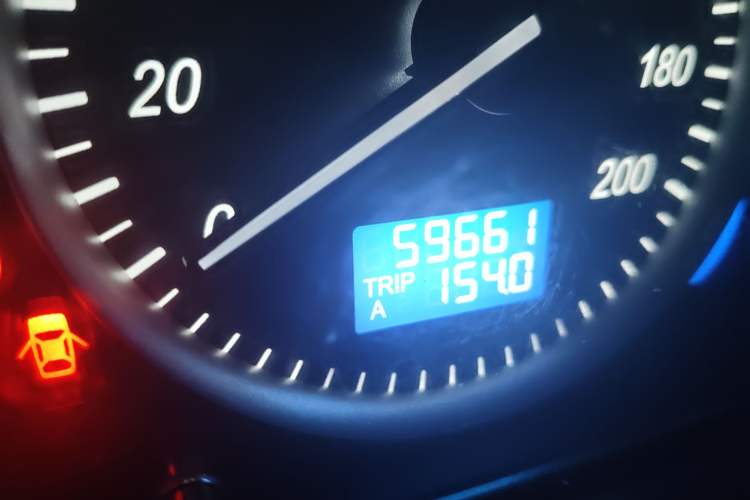 Used HYOSOW H2 2016 H2E 1.5L Elite Model BJ415B Odometer Close Up
