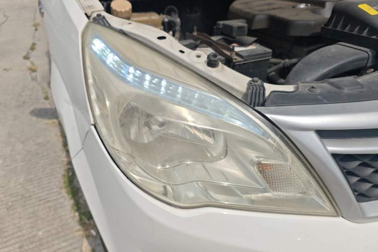 Used HYOSOW H2 2016 H2E 1.5L Elite Model BJ415B Right Front Headlight