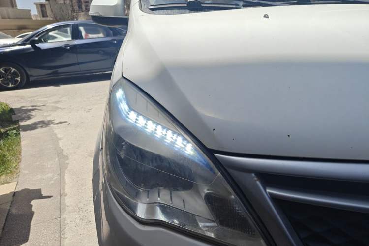 Used HYOSOW H2 2016 H2E 1.5L Elite Model BJ415B Right Front Headlight