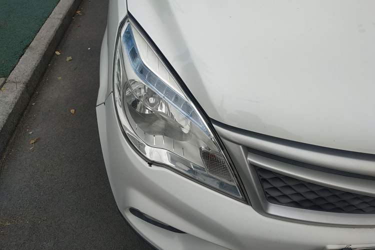 Used HYOSOW H2 2016 H2E 1.5L Elite Model BJ415B Right Front Headlight