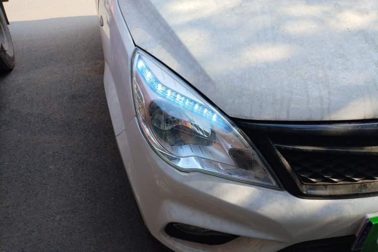 Used HYOSOW H2 2016 H2E 1.5L Fashion Model BJ415B Right Front Headlight