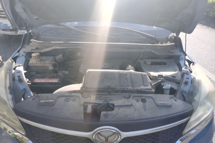 Used HYOSOW H3 2015 1.5L manual Comfort trim level Engine Bay