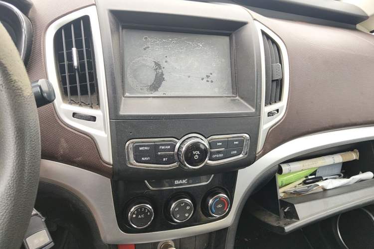 Used HYOSOW H3 2015 1.5L manual Comfort trim level Audio And AC Panel