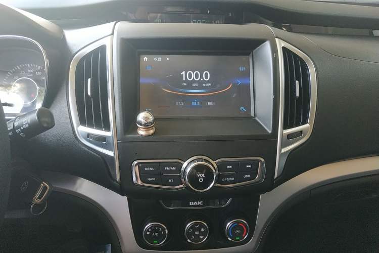 Used HYOSOW H3 2015 1.5L manual Comfort trim level Audio And AC Panel