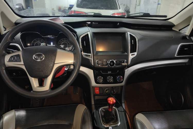 Used HYOSOW H3 2015 1.5L manual luxury version Center Console