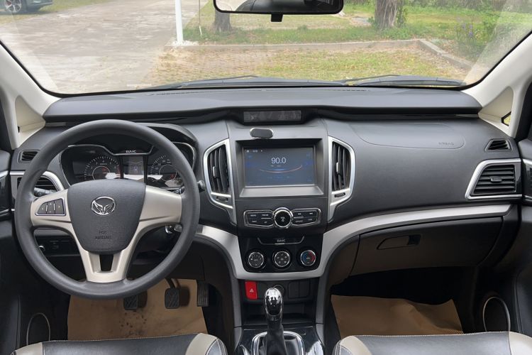 Used HYOSOW H3 2015 1.5L manual luxury version Center Console