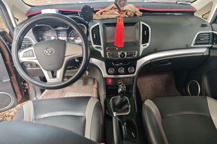 Used HYOSOW H3 2015 1.5L manual luxury version Center Console
