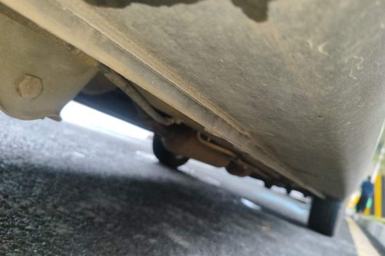 Used HYOSOW H3 2015 1.5L manual Comfort trim level Chassis Rear Right