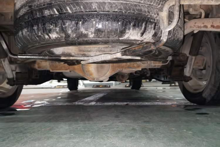 Used HYOSOW H3 2015 1.5L manual luxury version Chassis Rear