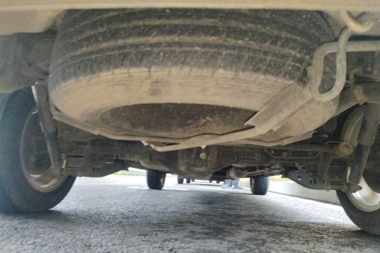 Used HYOSOW H3 2015 1.5L manual Comfort trim level Chassis Rear