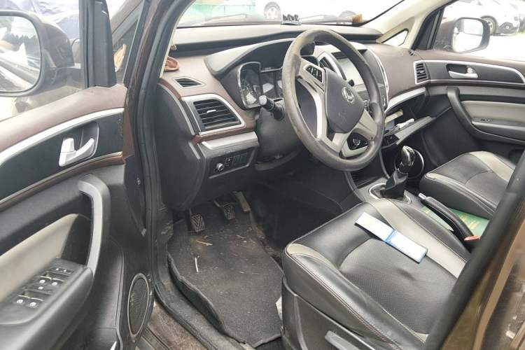 Used HYOSOW H3 2015 1.5L manual Comfort trim level Driver Seat