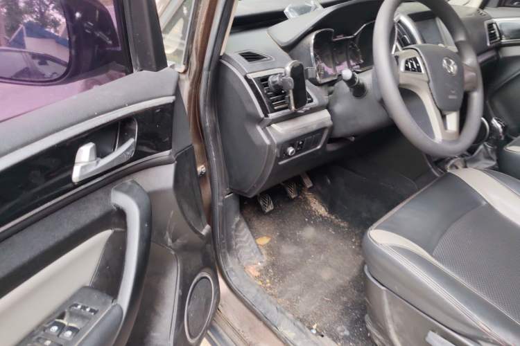 Used HYOSOW H3 2015 1.5L manual luxury version Driver Seat