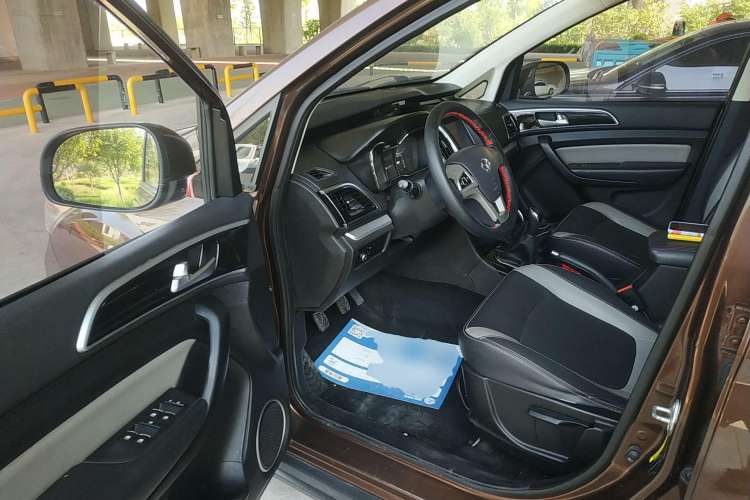 Used HYOSOW H3 2015 1.5L manual Comfort trim level Driver Seat